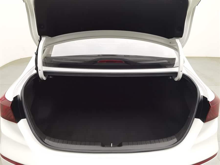 Kia K3 2020 car image #17