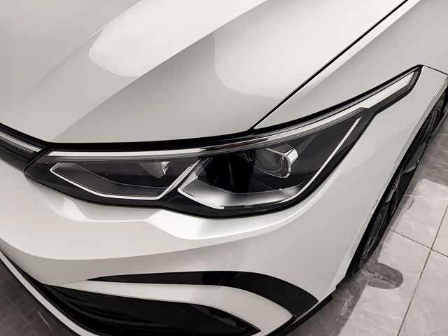 Volkswagen Golf 2023 car image #17