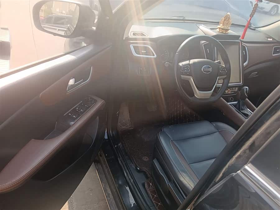 SWM X7 2017 #17 SWM X7 2017 car image #17