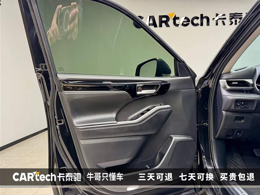 Toyota Highlander 2021 car image #17