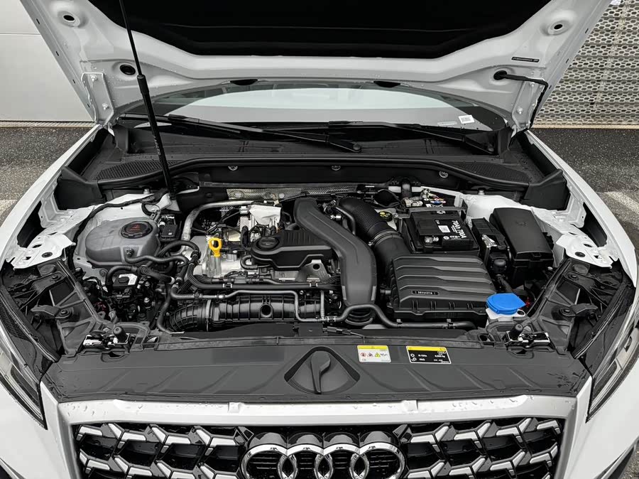 Audi Q2L 2025 car image #17