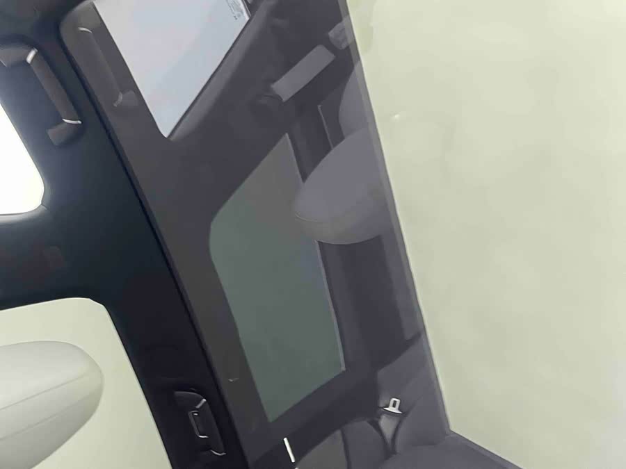 Xpeng G9 2023 car image #17