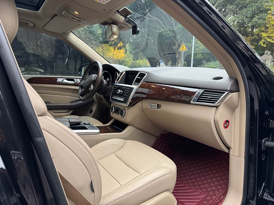 Mercedes-Benz M Class 2014 car image #17