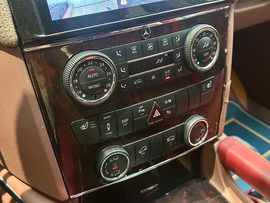 Mercedes-Benz GL Class 2009 car image #17