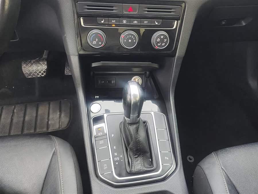 Volkswagen Golf Sportsvan 2016 car image #17