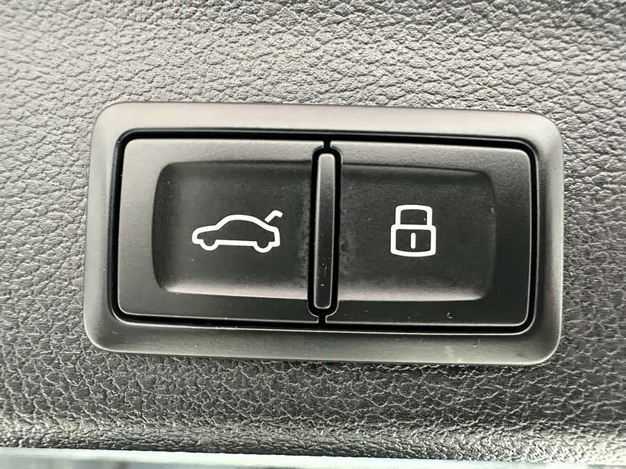 Audi Q3 2021 car image #17