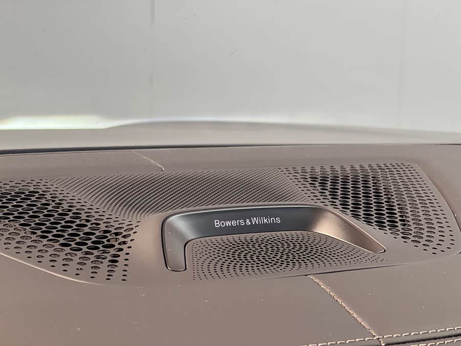 BMW X7 2024 car image #17