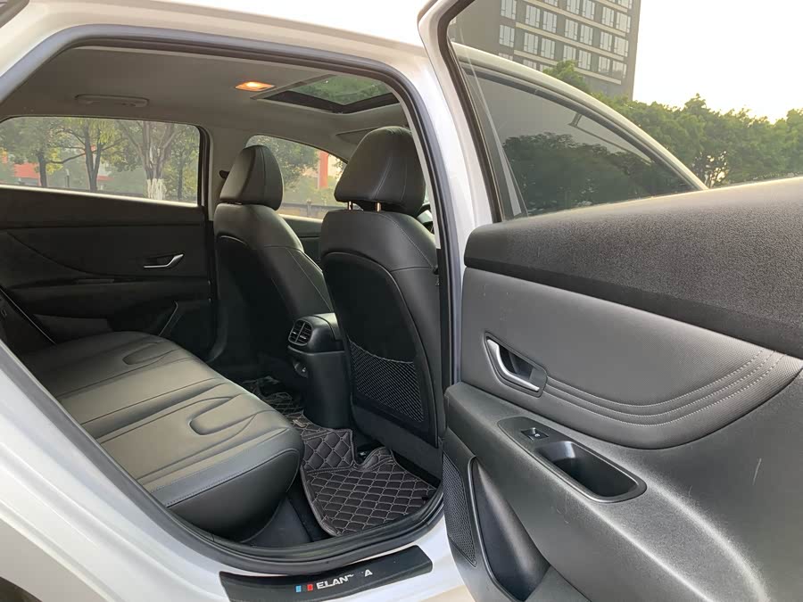 Hyundai Elantra 2022 car image #17