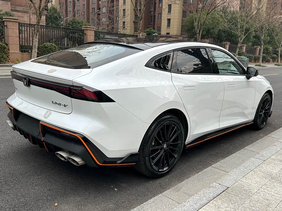 Changan UNI-V 2023 car image #17