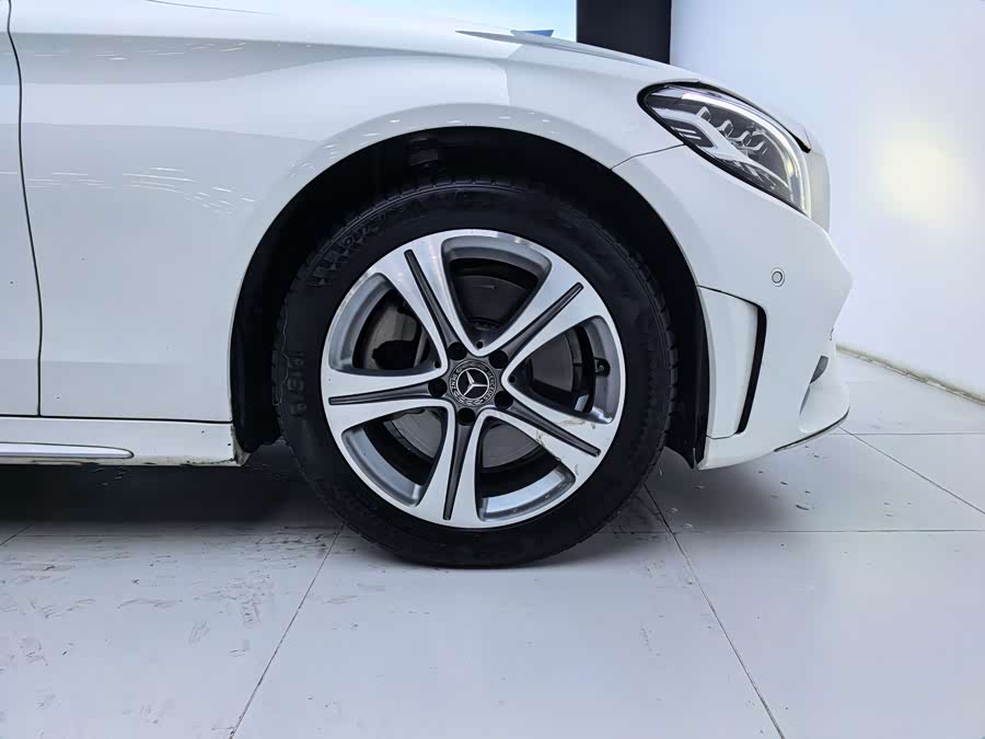Mercedes-Benz C Class 2019 car image #17