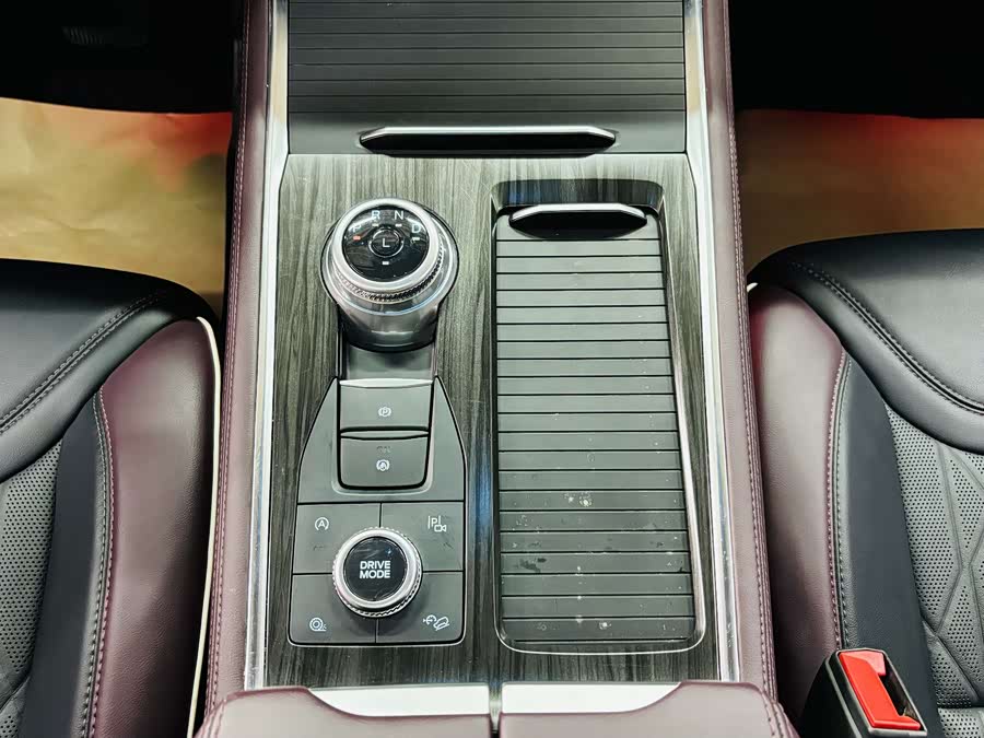 Ford Explorer 2024 car image #17