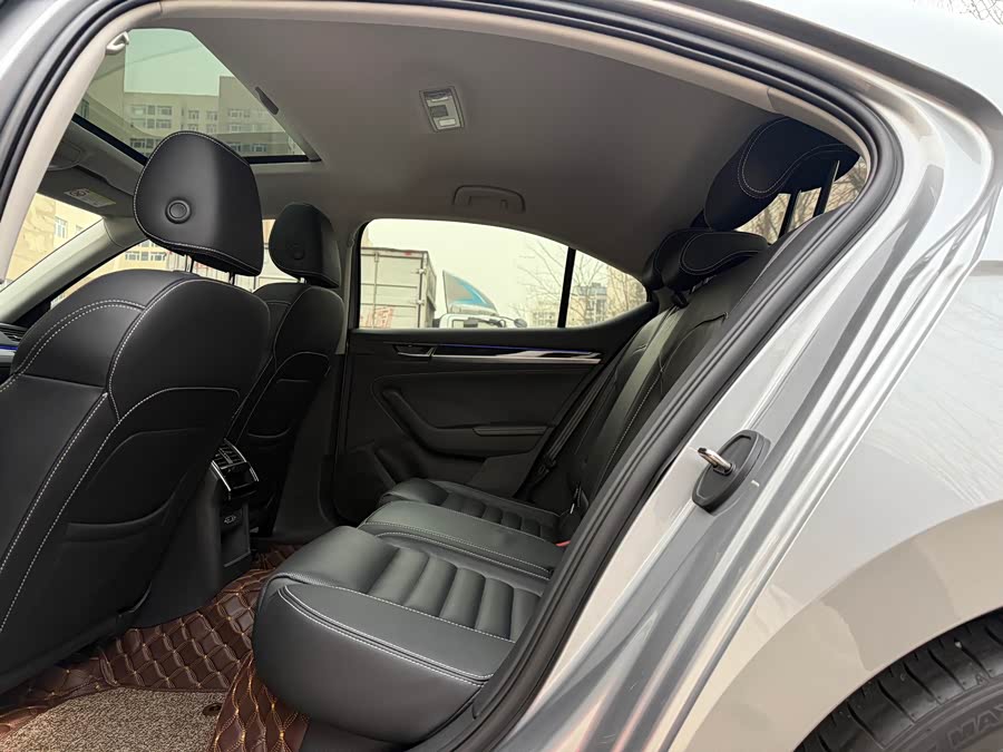 Skoda Superb 2019 #17 Skoda Superb 2019 car image #17
