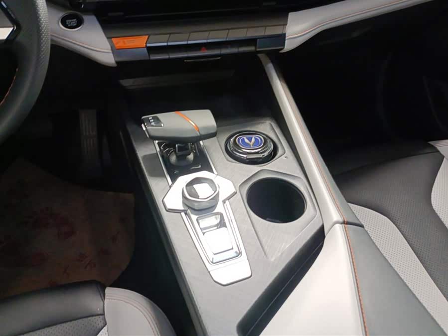 Changan UNI-V iDD 2024 car image #17