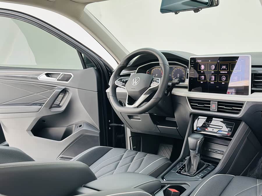 Volkswagen Tiguan L 2021 car image #17