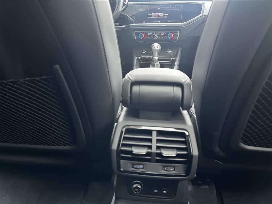 Audi Q3 2024 car image #17