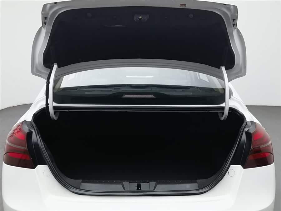 GEELY Emgrand 2018 car image #17