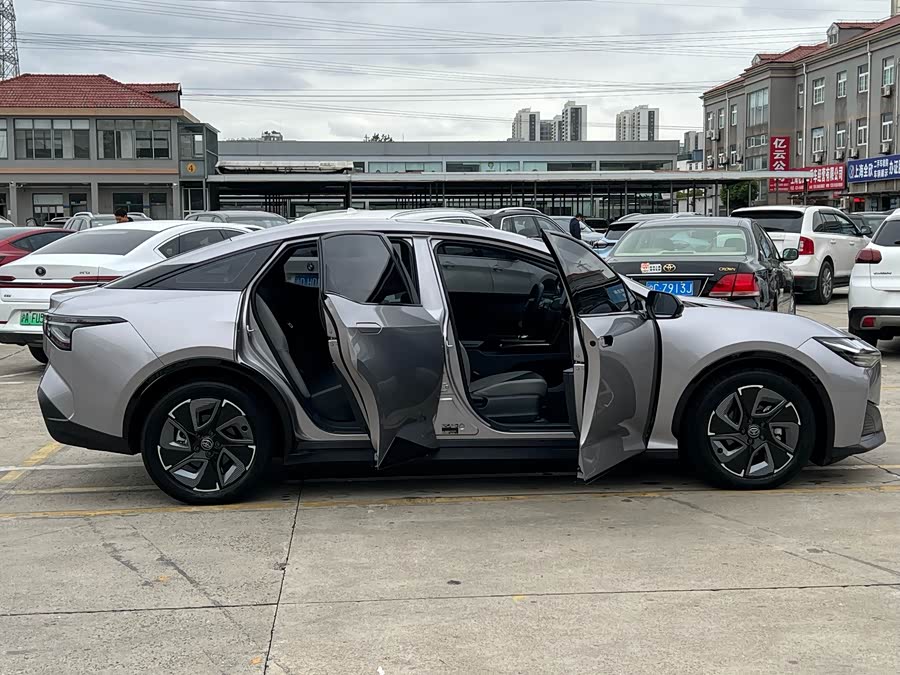 Toyota bZ3 2023 immagine di auto #17