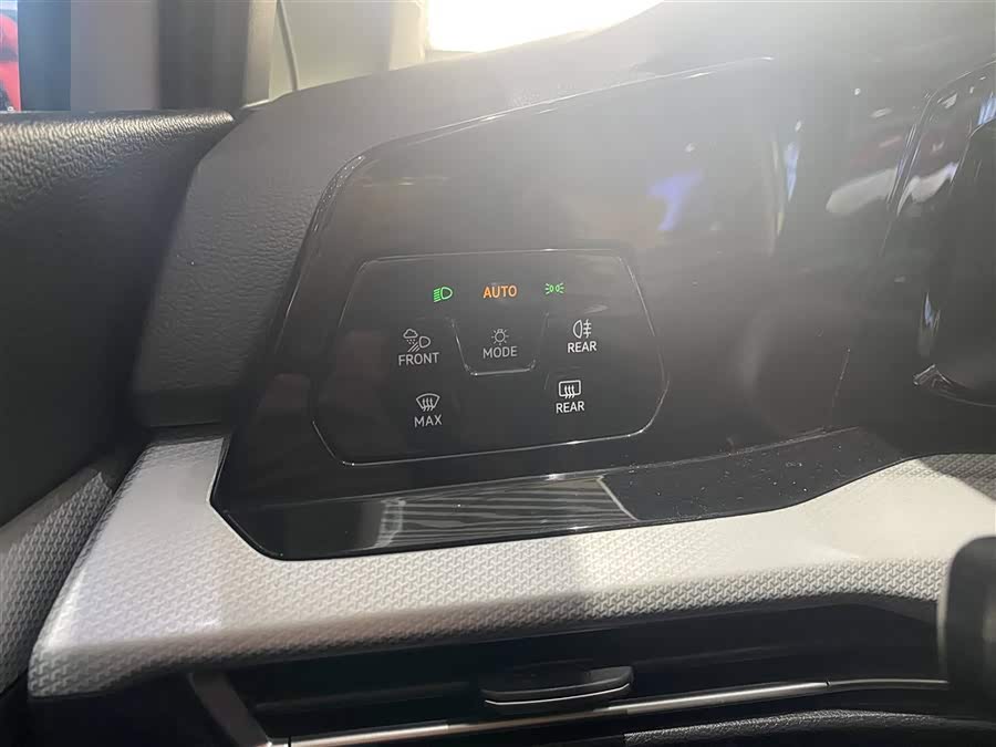 Volkswagen Golf 2021 car image #17