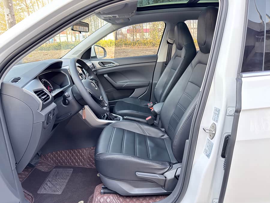 Volkswagen T-Cross 2020 car image #17