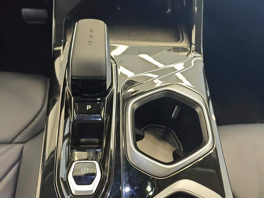 GEELY Boyue L 2023 car image #17