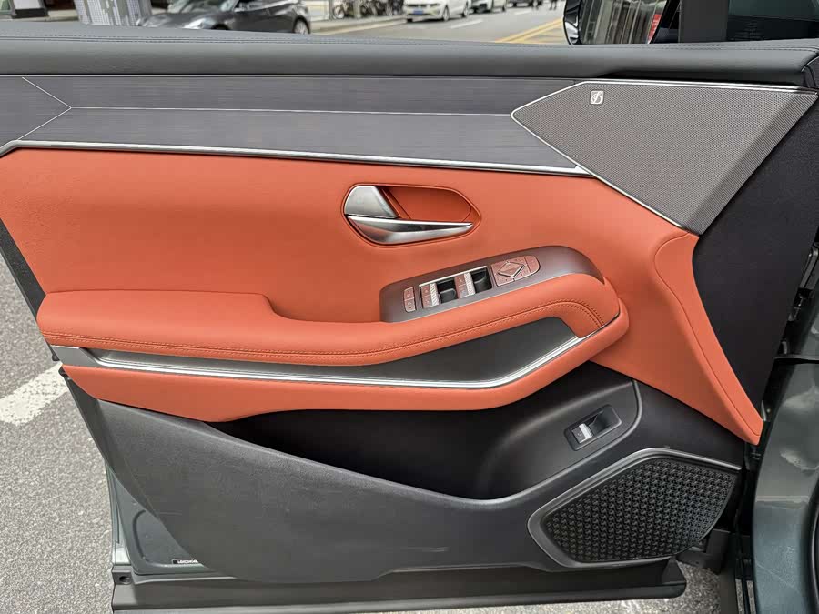 BYD Tang L 2025 car image #17