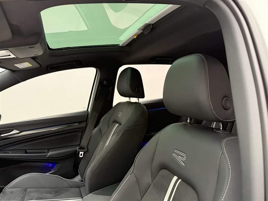 Volkswagen Golf 2022 car image #17