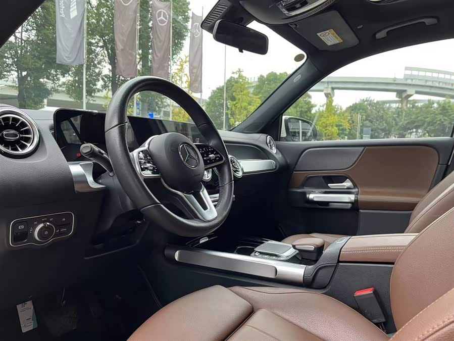 Mercedes-Benz GLB Class 2023 car image #17