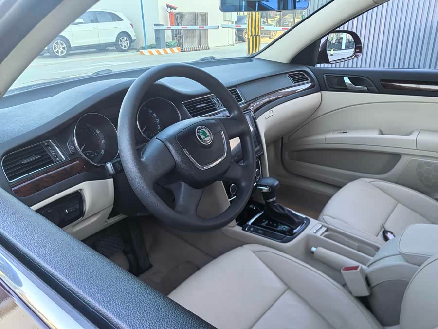 Skoda Superb 2014 immagine di auto #17