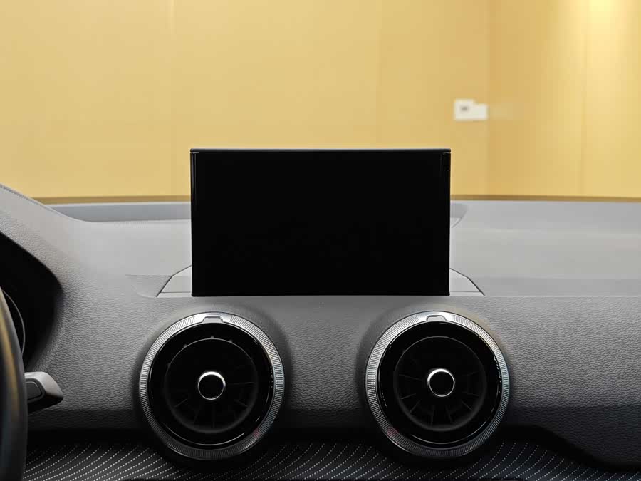 Audi Q2L 2022 car image #17