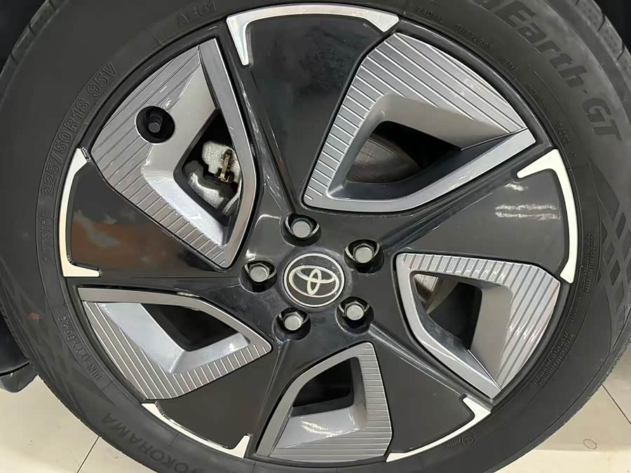 Toyota bZ3 2023 immagine di auto #17