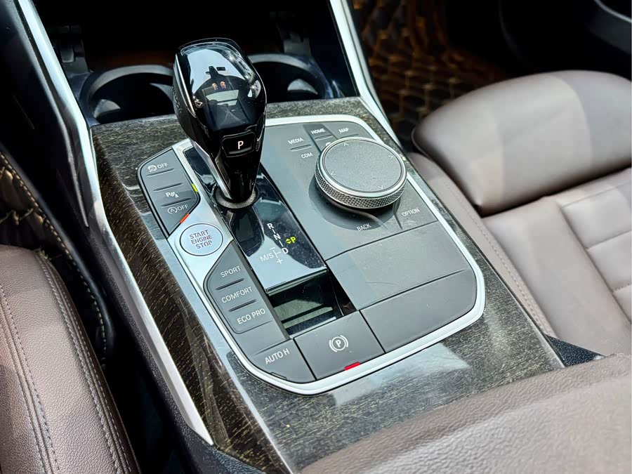 BMW 3 Series 2020 car image #17