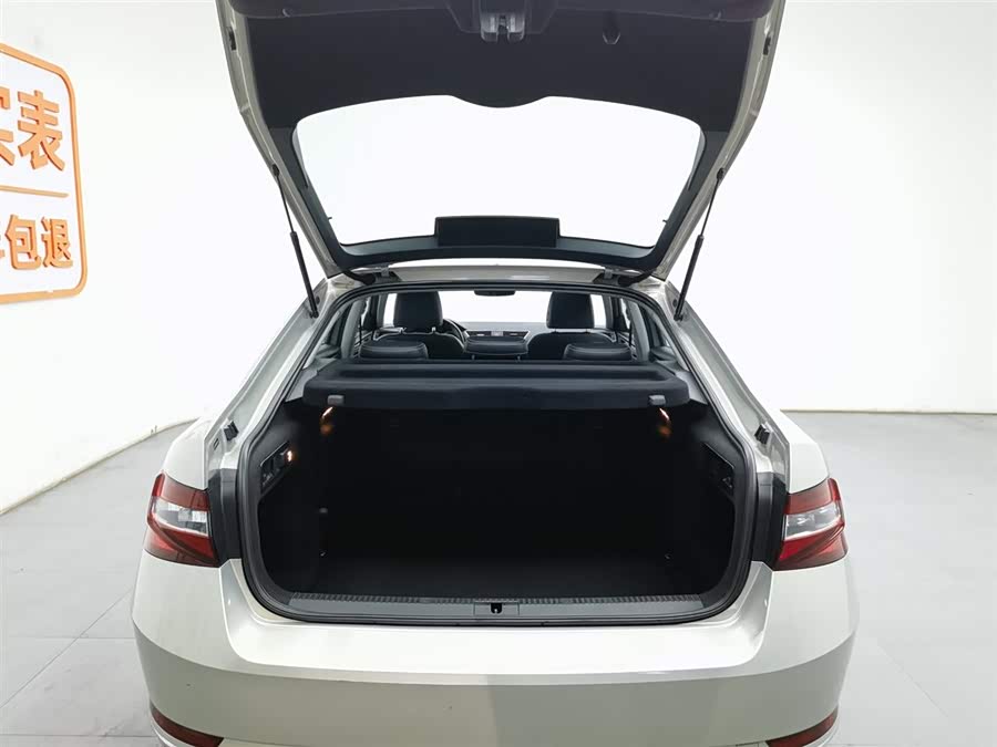Skoda Superb 2016 car image #17