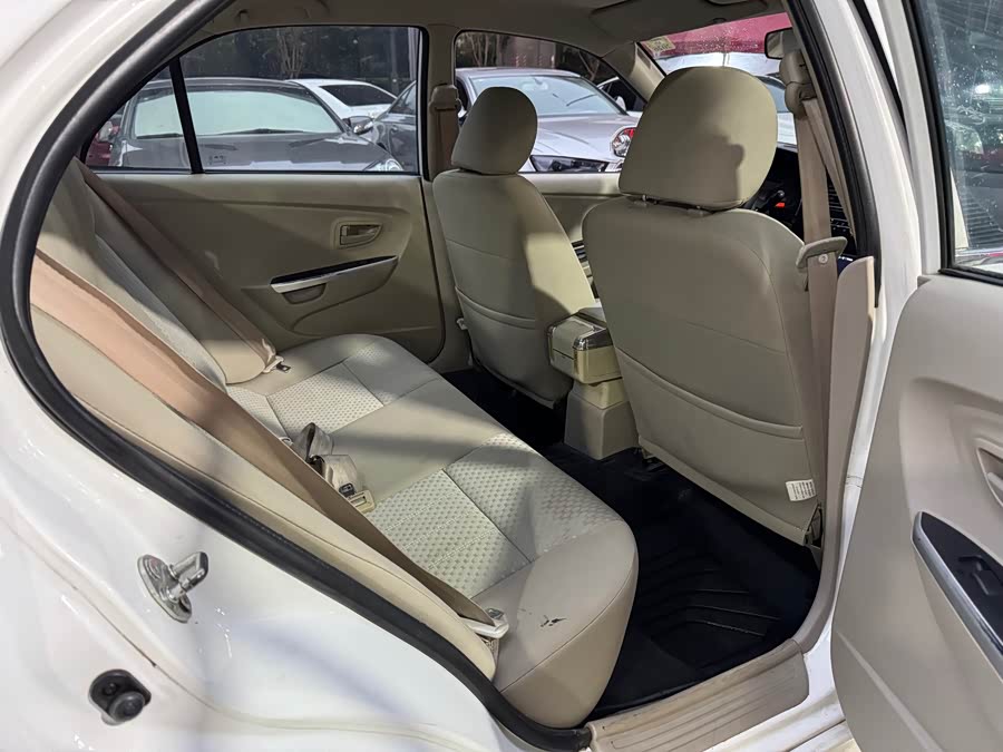 Soueast V3 Lingyue 2014 car image #17