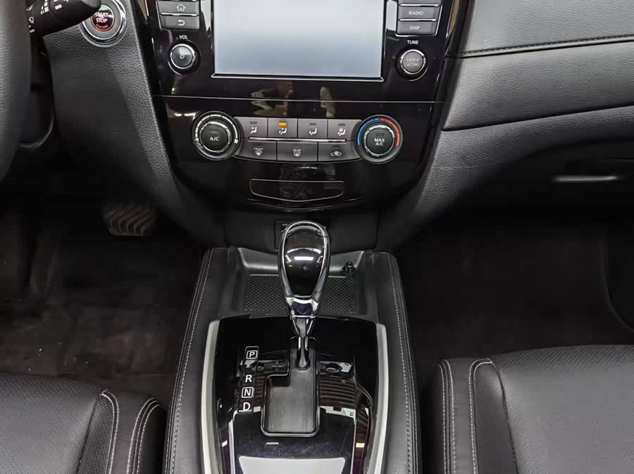 Nissan X-Trail 2018 car image #17