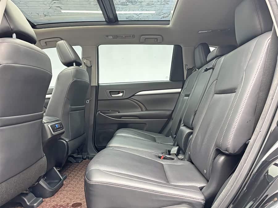 Toyota Highlander 2018 car image #17