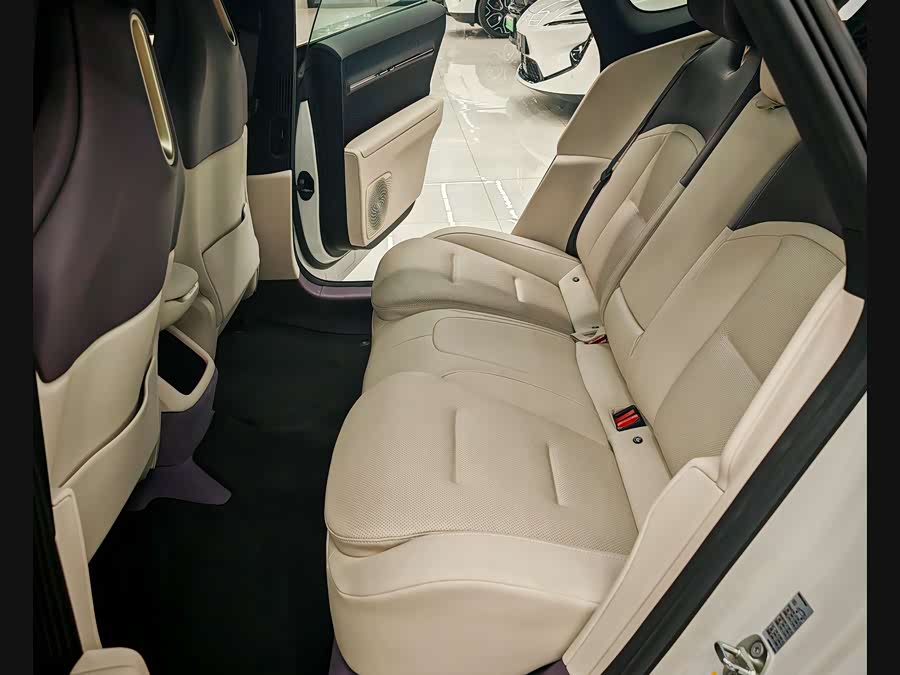 Avatr 12 2024 car image #17