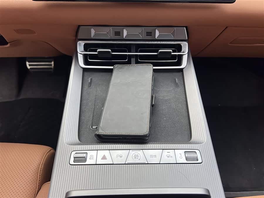 BYD HanL 2025 car image #17
