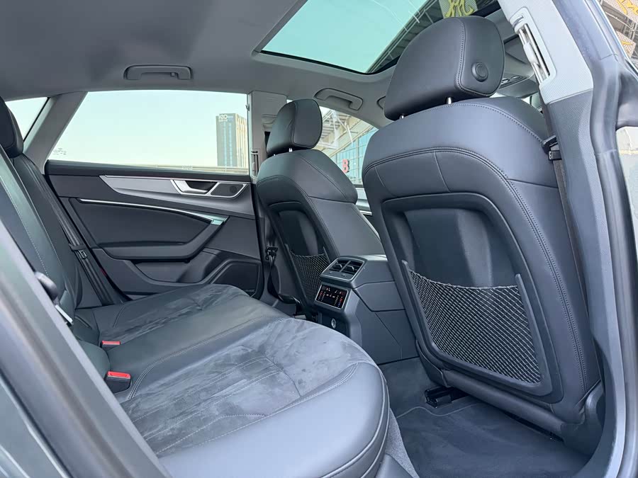 Audi A7 2022 car image #17