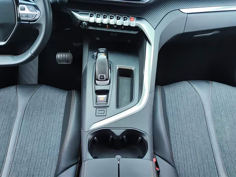 Peugeot 5008 2020 car image #17