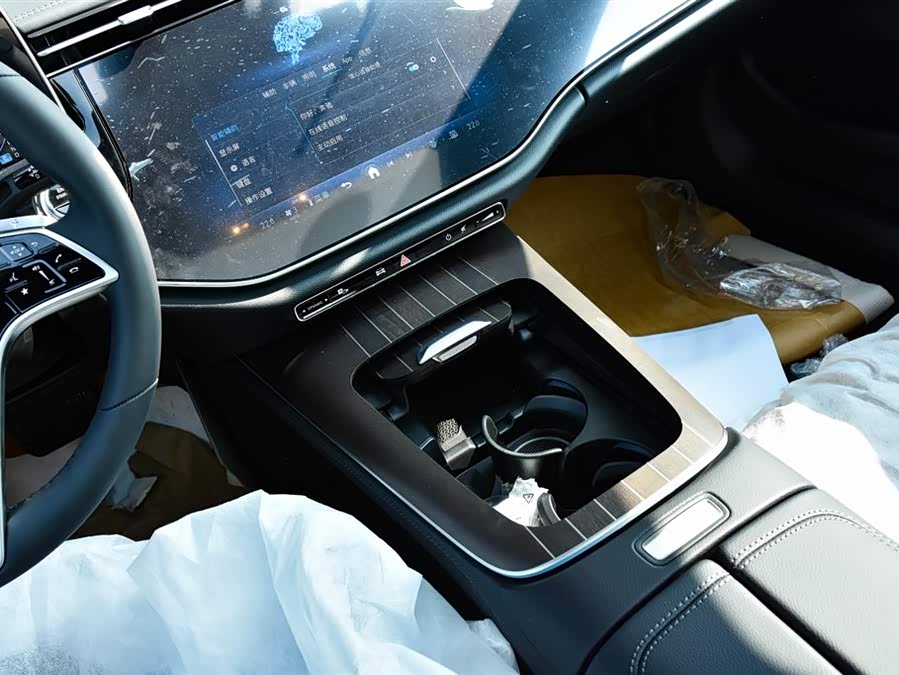 Mercedes-Benz E Class 2025 car image #17