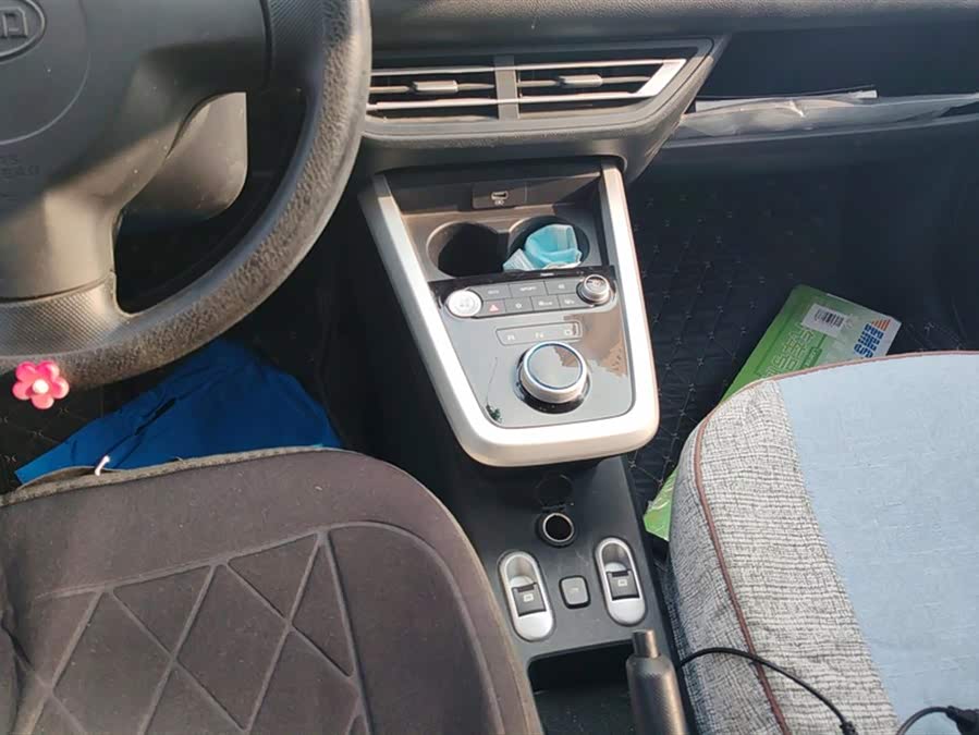 BYD e1 2020 car image #17