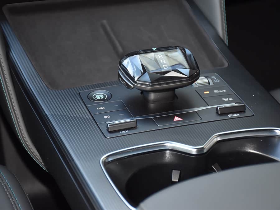 BYD SongL DM-i 2025 #17 BYD SongL DM-i 2025 car image #17