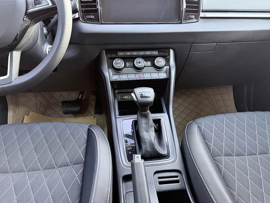 Skoda Karoq 2020 car image #17