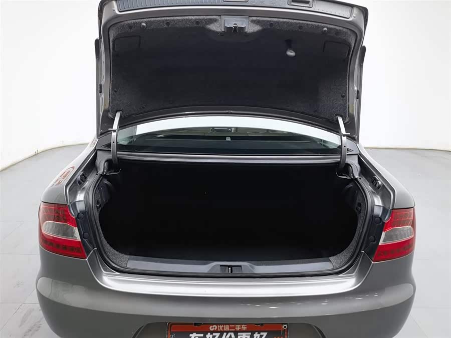 Skoda Superb 2011 imagem de carro #17