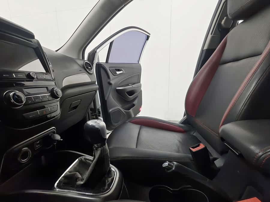 Changan CS15 2016 car image #17