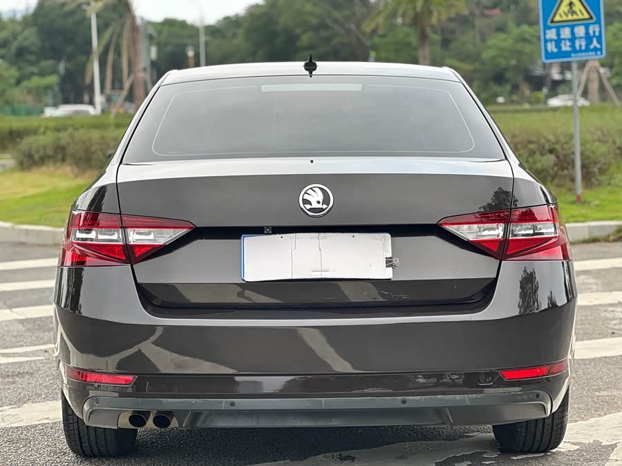 Skoda Superb 2018 #17 Skoda Superb 2018 car image #17