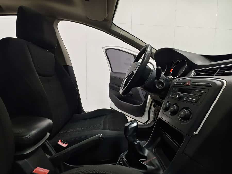 Peugeot 308 2014 car image #17