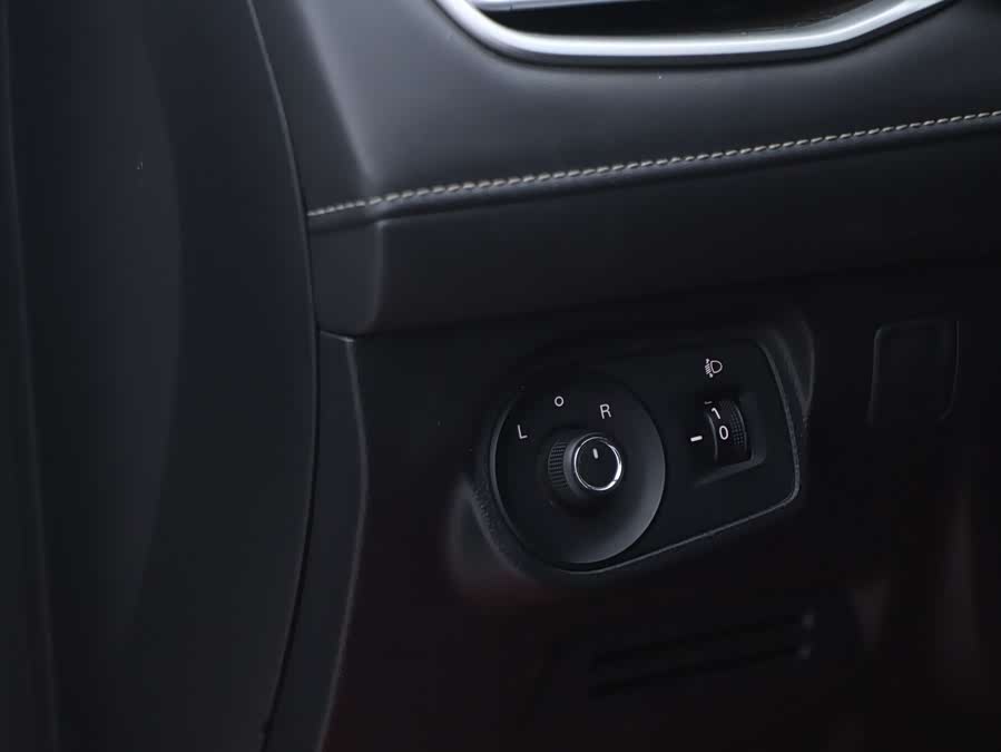 Roewe i5 2019 car image #17