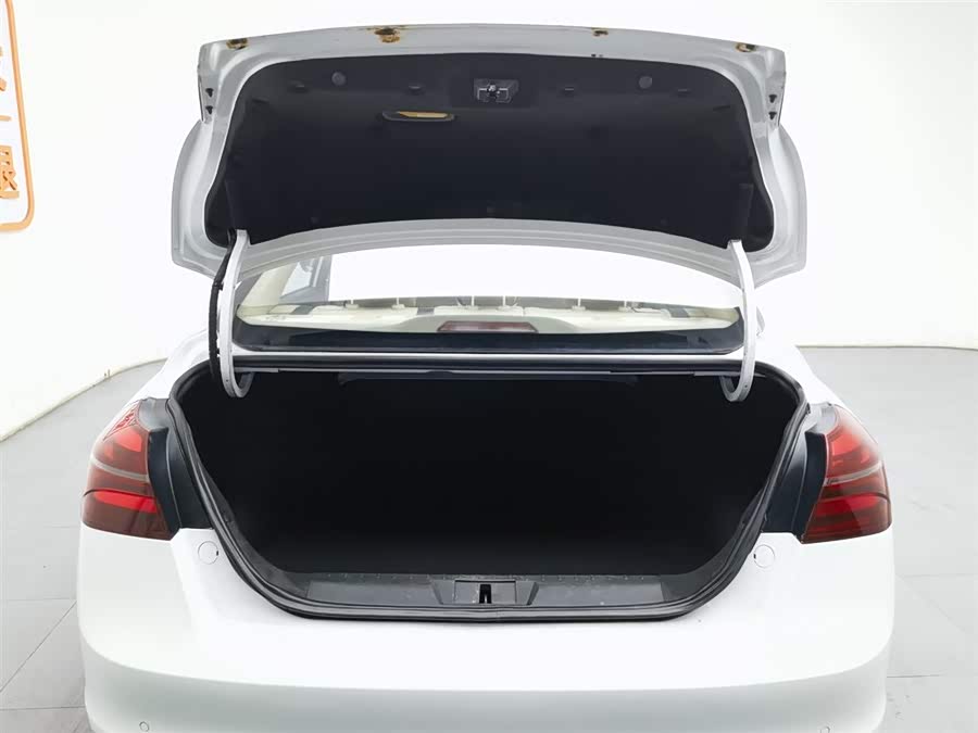 GEELY Emgrand 2018 car image #17