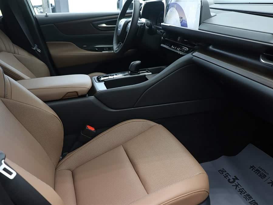 Toyota Crown 2025 صورة سيارة #17